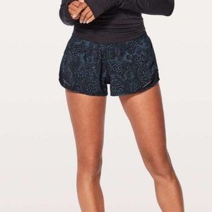Lululemon Hotty Hot Short II Nouveau Mach Sz 4